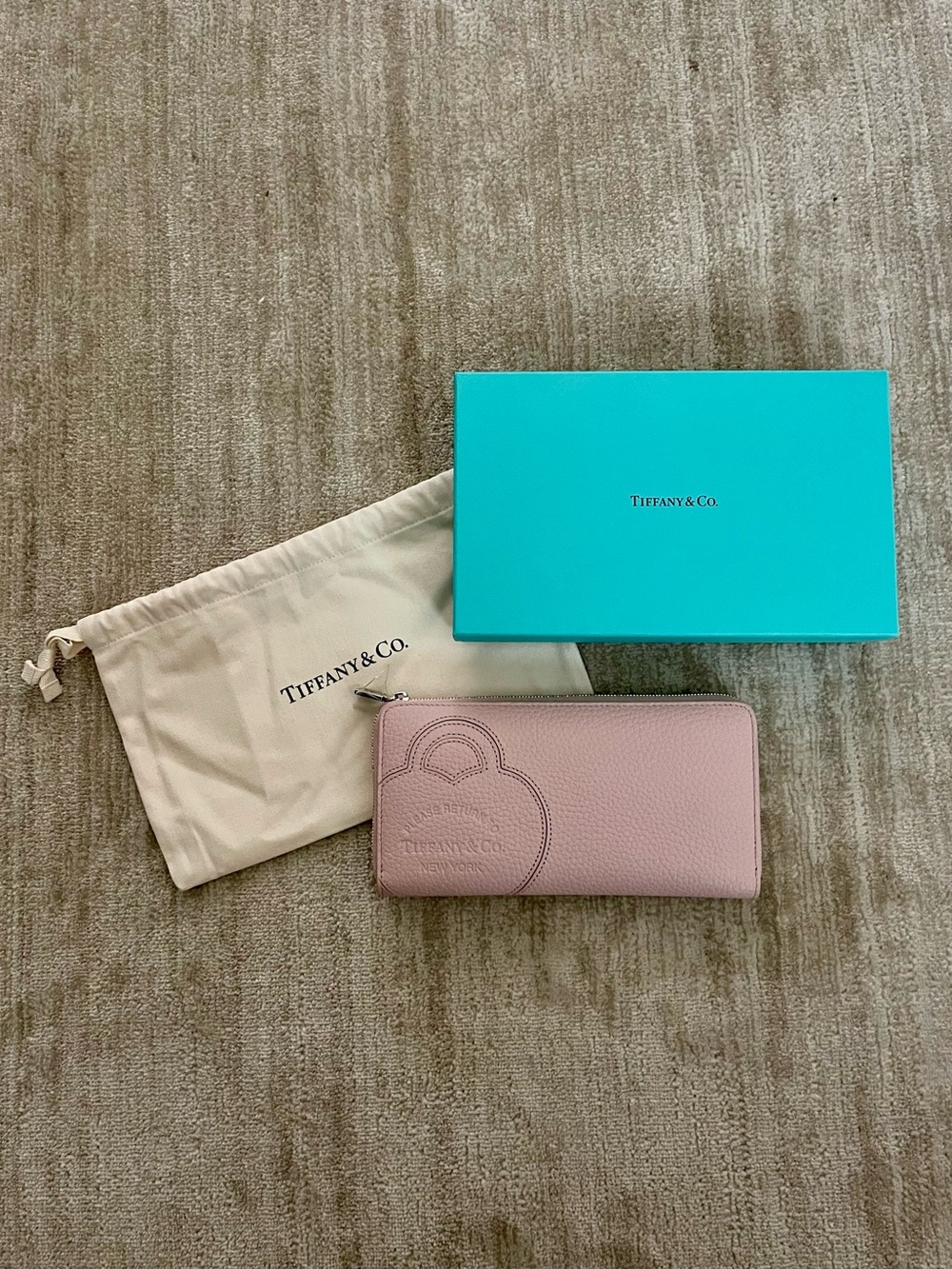 💫💫Tiffany & Co. Pink Pebbled Leather Zip-Around Wallet